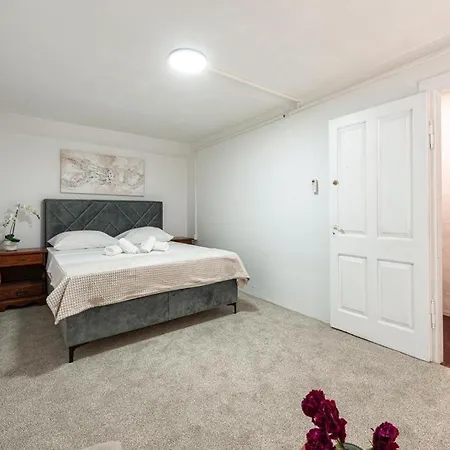 Апартаменты House Old Town *